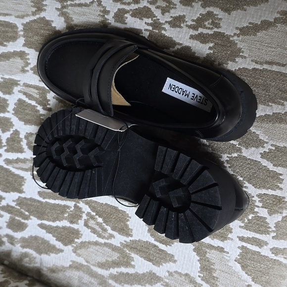 Steve Madden Ladies' Lug Loafer size 7.5 black - Picture 3 of 4